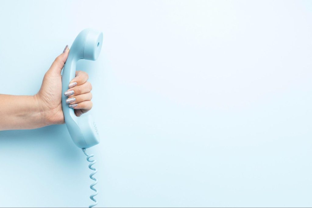 Guia para idosos em Curitiba: telefones úteis e mais.